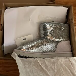 NEW in box UGG SILVER Classic Mini Mirror ball Sequin Boots size 7 wedding
